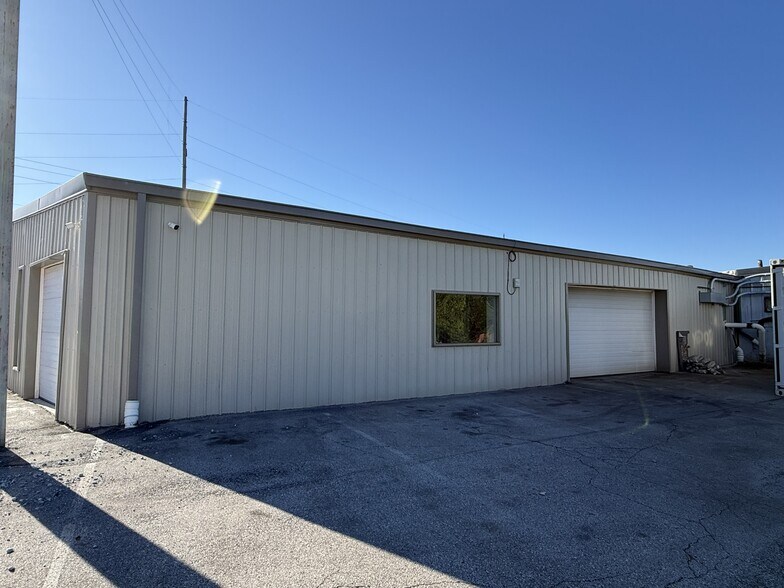 More Photos Of 310 Indianapolis Rd, Mooresville Warehouse For Lease