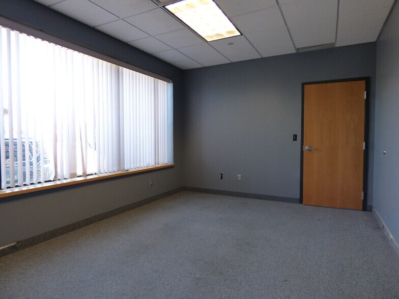 More Photos Of 9323 Garfield Ave S, Bloomington Distribution For Sale