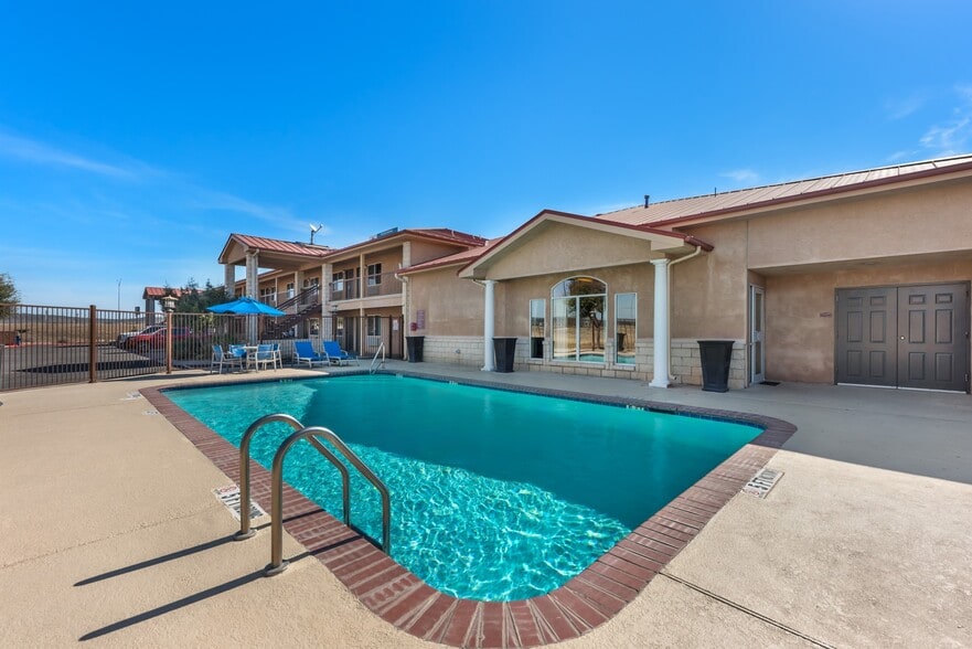 More Photos Of 244 Dos Rios Dr, Junction Hotel For Sale