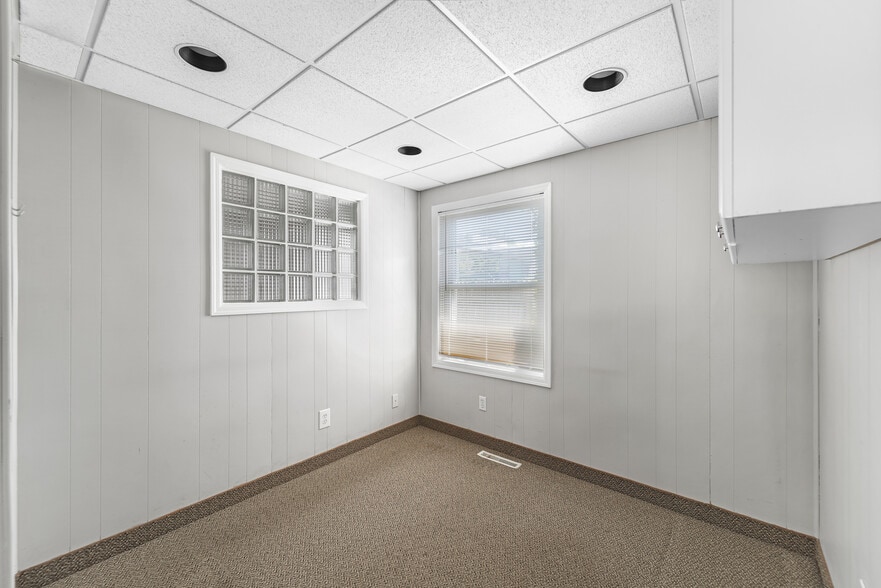 More Photos Of 97 W Montauk Hwy, Hampton Bays Office For Sale