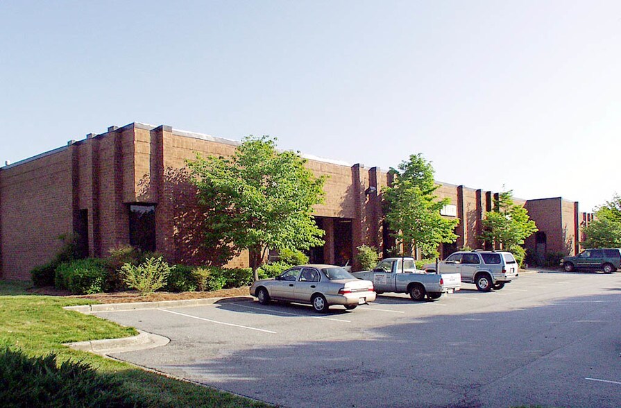More Photos Of 849 Pickens Industrial Dr, Marietta Distribution For Lease