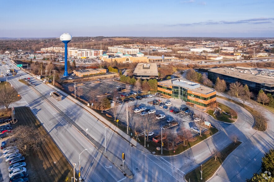 More Photos Of 20350 Water Tower Blvd, Brookfield Medical For Lease