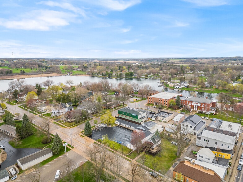 More Photos Of 488 South St, Green Lake Hotel For Sale