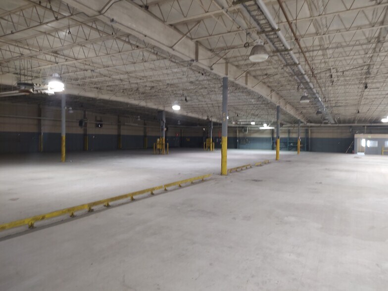More Photos Of 79 Co 1 rd, Bombay Distribution For Lease