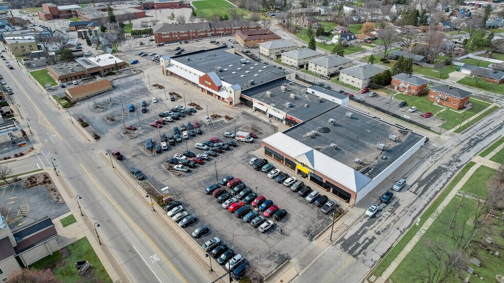 More Photos Of N89W1689 Appleton`, Menomonee Falls Supermarket For Sale