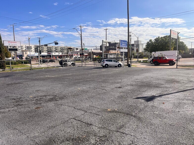 More Photos Of 4921 Ross Ave, Dallas Auto Dealership For Lease