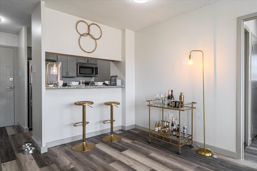 More Photos Of 45 S Idlewild, Memphis Apartments For Sale