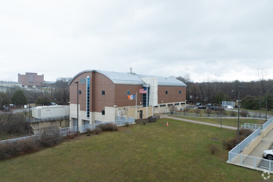 More Photos Of 5 Skyline Dr, Hawthorne Light Distribution For Lease