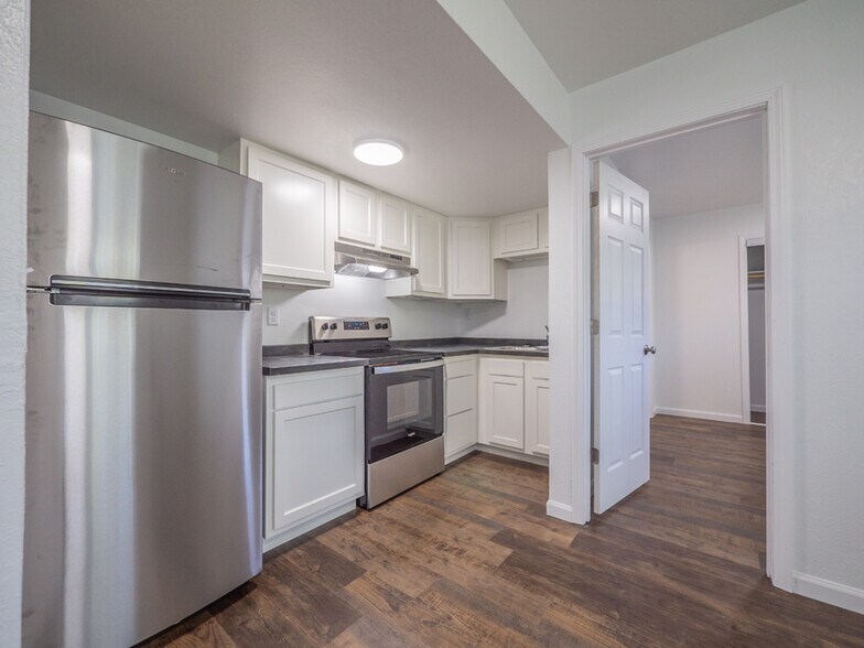 More Photos Of 1121 N College Dr, Maryville Apartments For Sale