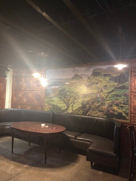 More Photos Of 2424 Dunstan Rd, Houston Bar For Lease