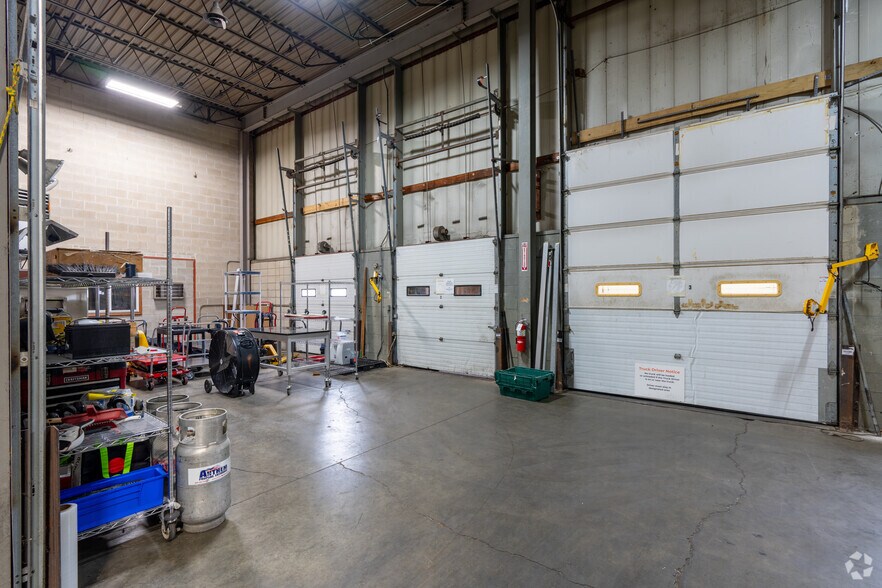 More Photos Of 5 Dan Rd, Canton Manufacturing For Lease