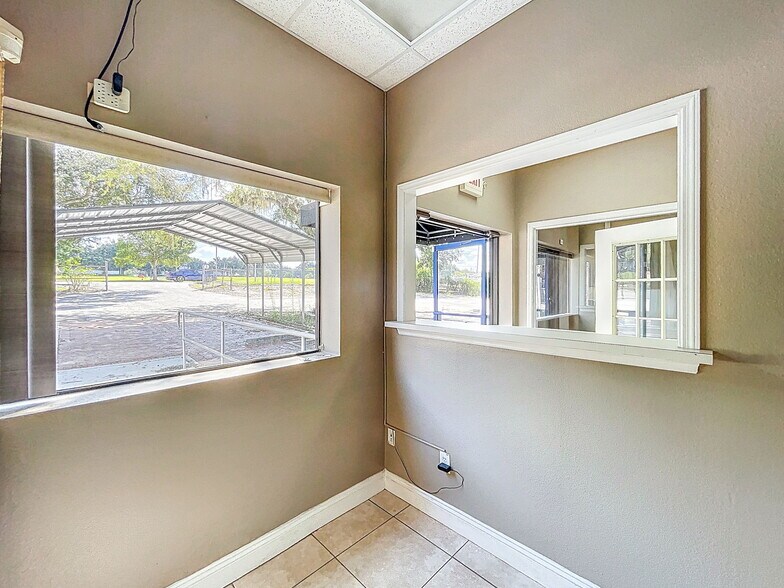 More Photos Of 112 N Mulrennan Rd, Valrico Warehouse For Sale