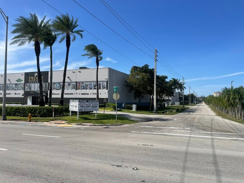 More Photos Of 3520-3560 NW 72nd Ave, Miami Warehouse For Lease