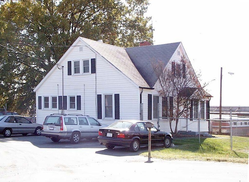 More Photos Of 3533 Robinson Cir, Charlotte Office For Lease