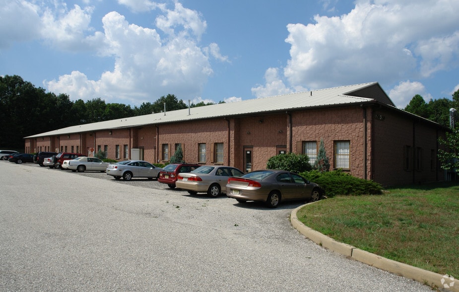 More Photos Of 301-321 Pinedge Dr, Berlin Unknown For Lease