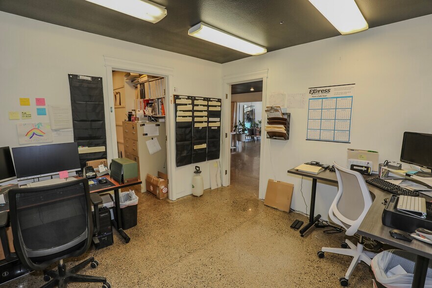 More Photos Of 403 NE Winchester St, Roseburg Freestanding For Sale