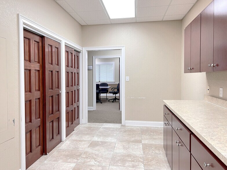 More Photos Of 308 Avenue G SW, Winter Haven Office For Lease