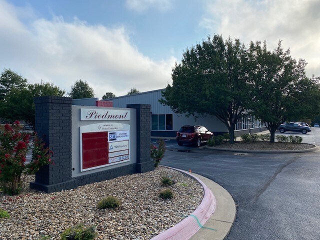 More Photos Of 2709 SE Otis Corley Dr, Bentonville Flex For Sale