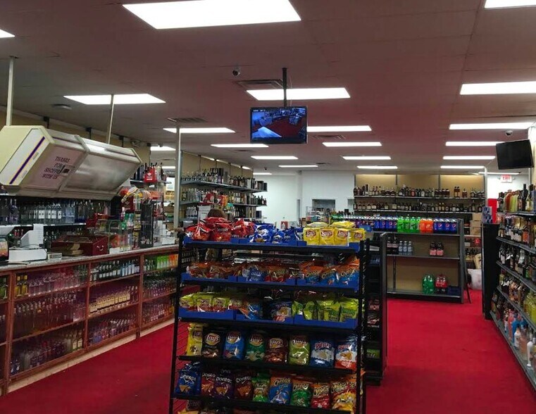 More Photos Of 10970-10980 Hamilton Ave, Cincinnati Storefront Retail Office For Lease