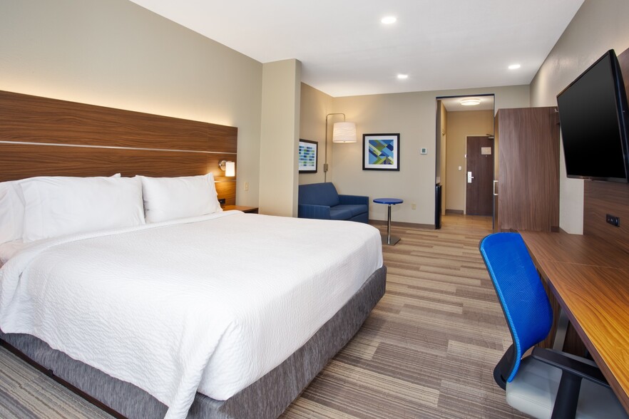 More Photos Of 21010 Katy Fwy, Katy Hotel For Sale
