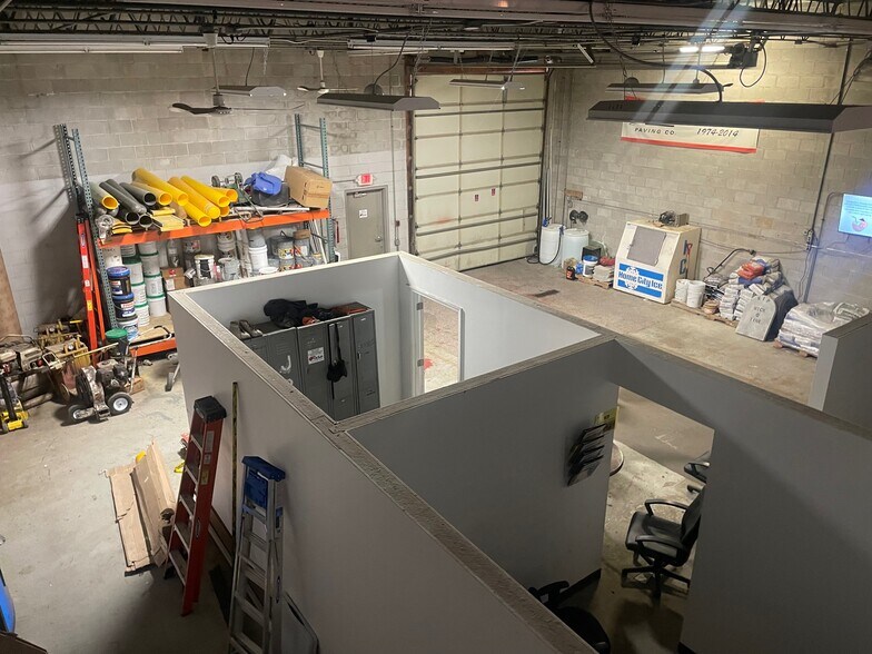 More Photos Of 1539 Bourbon Pky, Streamwood Warehouse For Sale