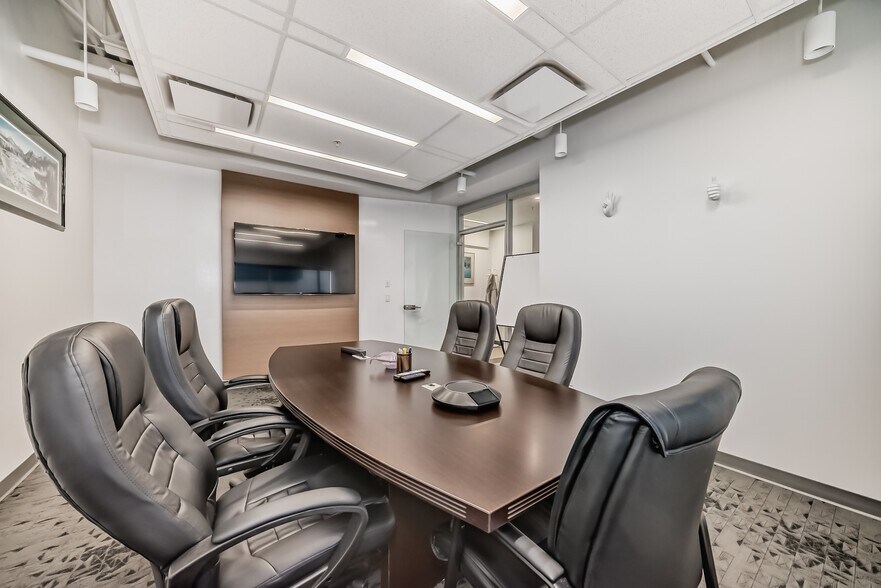 More Photos Of 9040-9058 22nd Ave SW, Edmonton Showroom For Sale