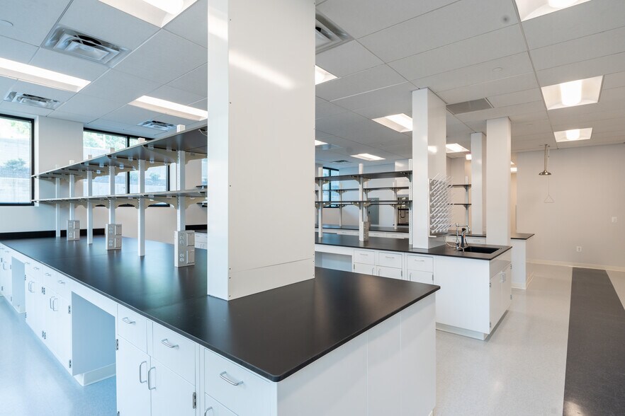 More Photos Of 1450 Research Blvd, Rockville Office For Lease