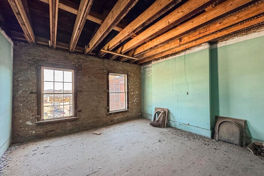 More Photos Of 706 N Main St, Columbia Office Residential For Sale