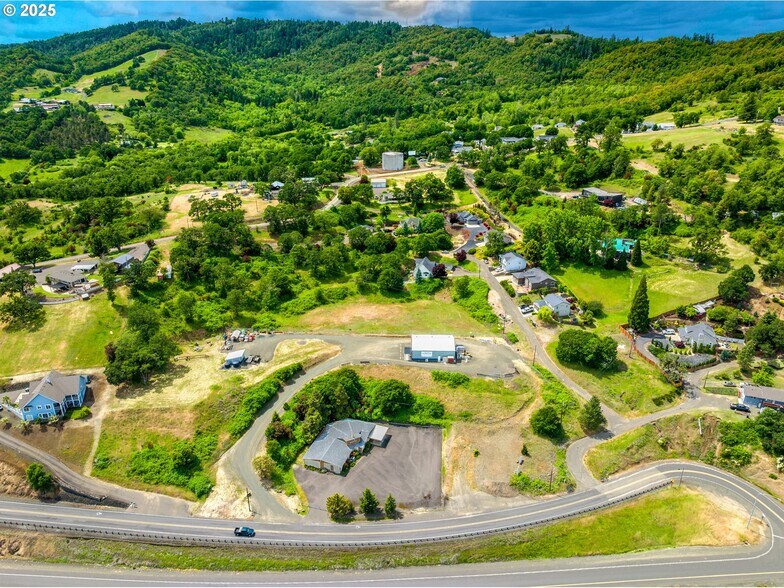 More Photos Of 161 Heritage Way, Roseburg Light Manufacturing For Sale