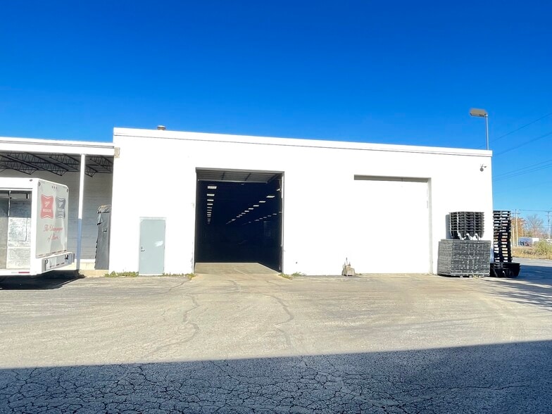 More Photos Of 2325 Sybrant Rd, Traverse City Warehouse For Lease