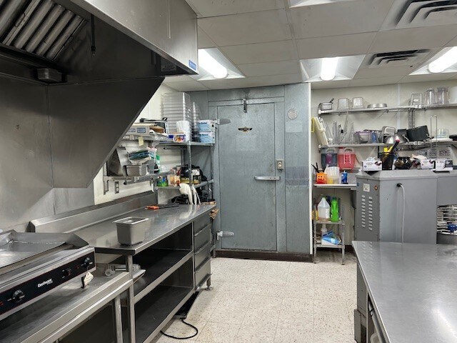 More Photos Of 656 Lincoln Ave SE, Saint Cloud Convenience Store For Sale