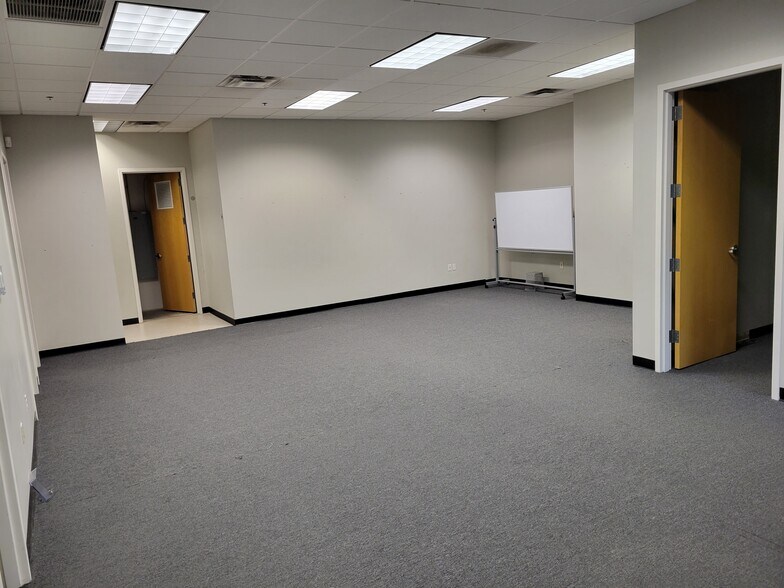 More Photos Of 1959 S Val Vista Dr, Mesa Office For Lease