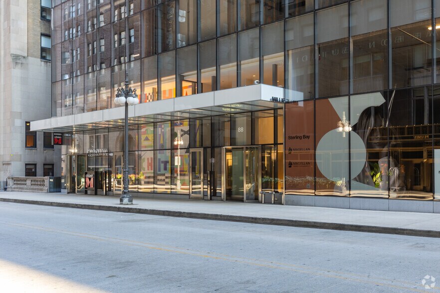 More Photos Of 300 N Michigan Ave, Chicago Apartments For Lease