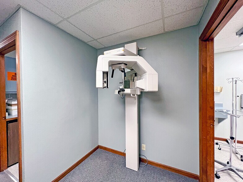 More Photos Of 2900 Frank Scott Pky W, Belleville Office For Sale