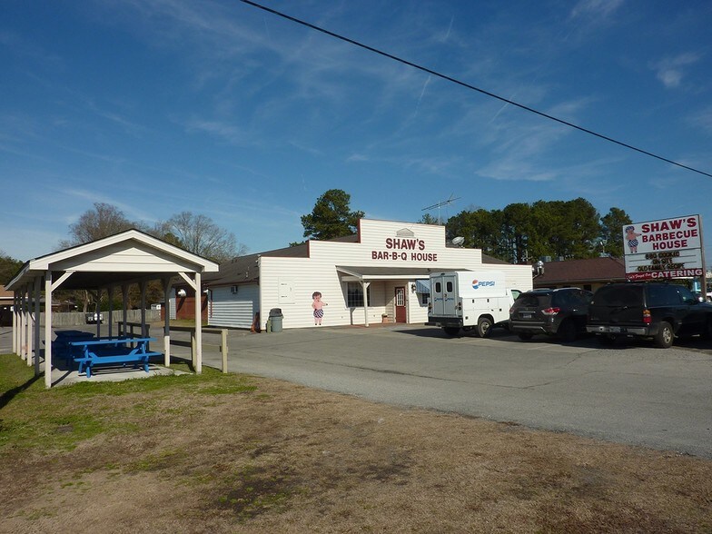 More Photos Of 202 West Blvd, Williamston Restaurant For Sale