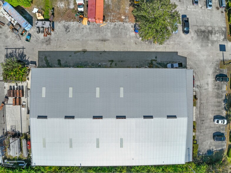 More Photos Of 12090 Metro Pky, Fort Myers Warehouse For Lease