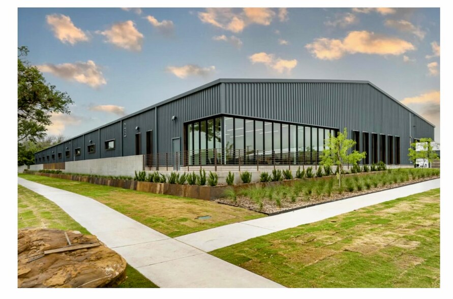 Primary Photo Of 810 Phelan Dr, Lebanon Flex For Lease