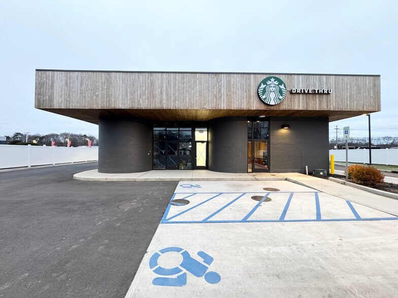 More Photos Of 718 Medford Ave, Patchogue Storefront For Lease