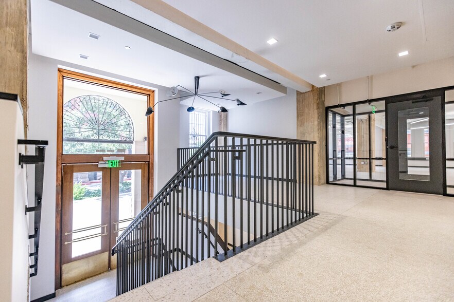 More Photos Of 200 Main Plz, San Antonio Office For Lease