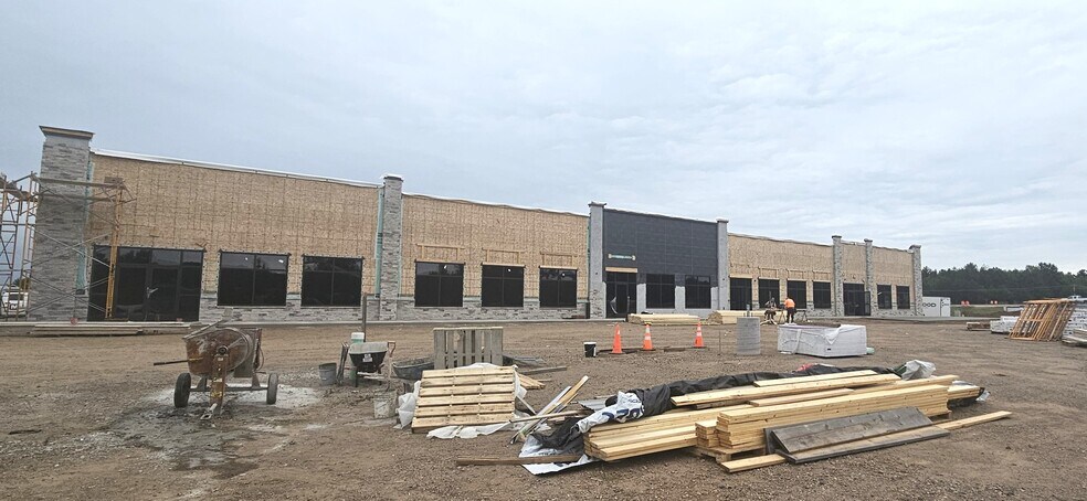 More Photos Of Commercial Blvd, Chippewa Falls General Retail For Lease