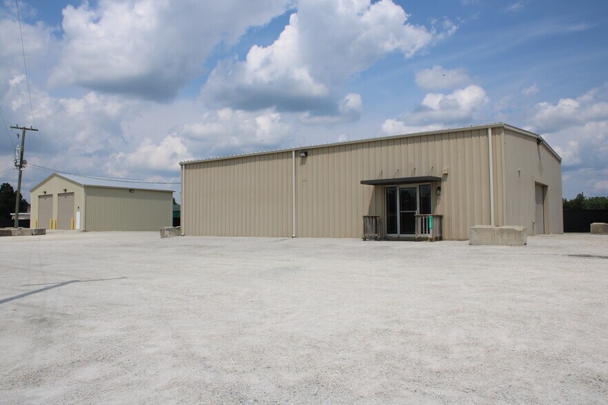 More Photos Of 1306 Bellwood Rd, North Chesterfield Warehouse For Lease