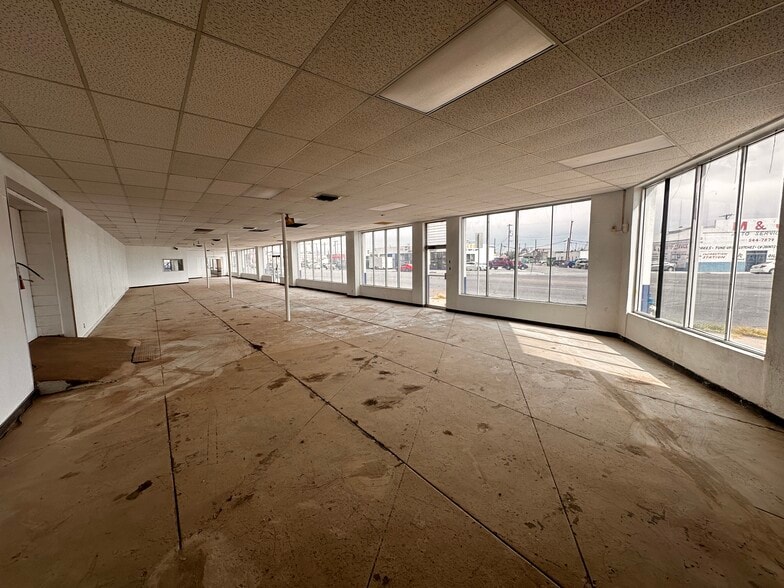 More Photos Of 2401 Alameda Ave, El Paso Showroom For Lease