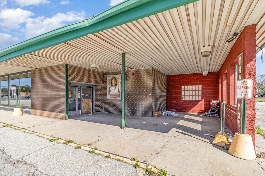 More Photos Of 3232 Central Ave, Lake Station Supermarket For Lease