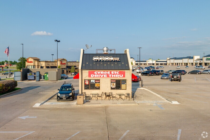 More Photos Of 8255 N Rockwell Ave, Oklahoma City Unknown For Lease