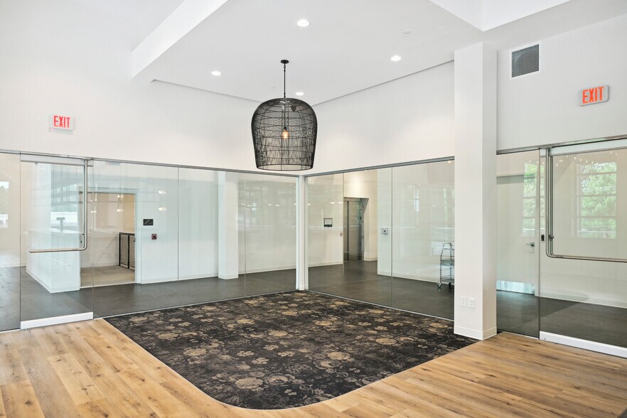 More Photos Of 159 Armour Dr NE, Atlanta Showroom For Lease