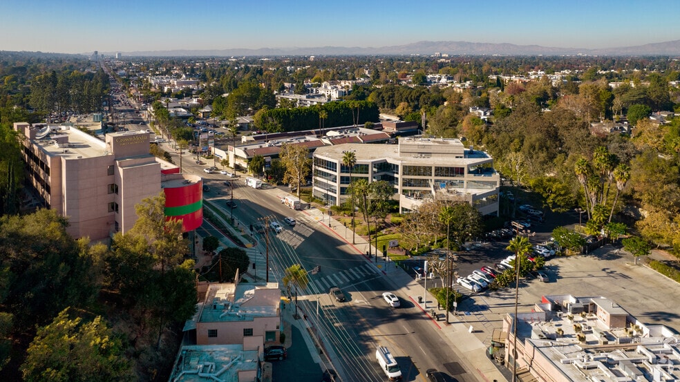 More Photos Of 12711 Ventura Blvd, Studio City Office For Lease