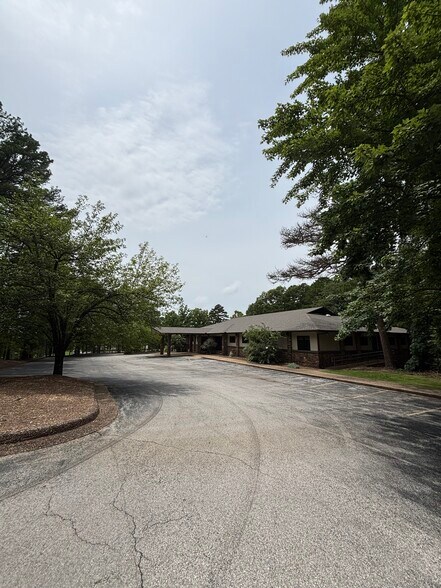 More Photos Of 600 Memorial Dr, Bella Vista Office For Lease