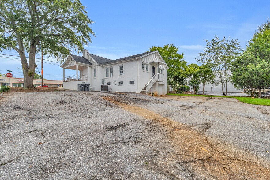 More Photos Of 1300 Laurens Rd, Greenville Office For Sale