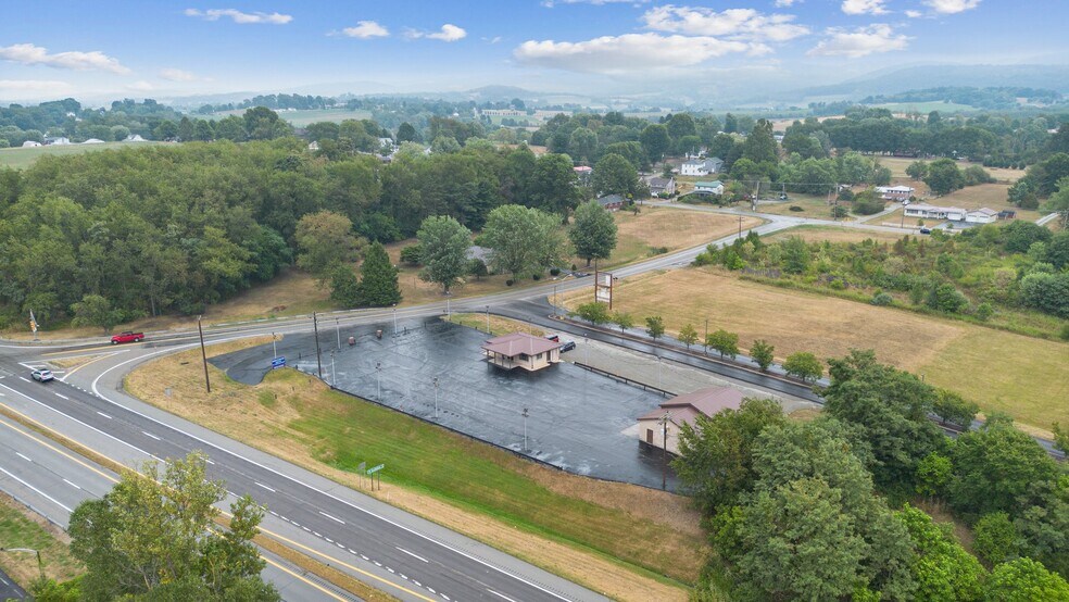 More Photos Of 123 Crossroads Rd, Scottdale Light Distribution For Sale