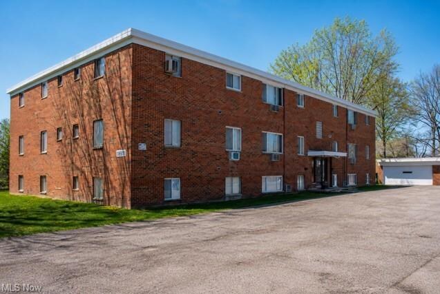 Primary Photo Of 18911 Bella Dr, Cleveland Apartments For Sale